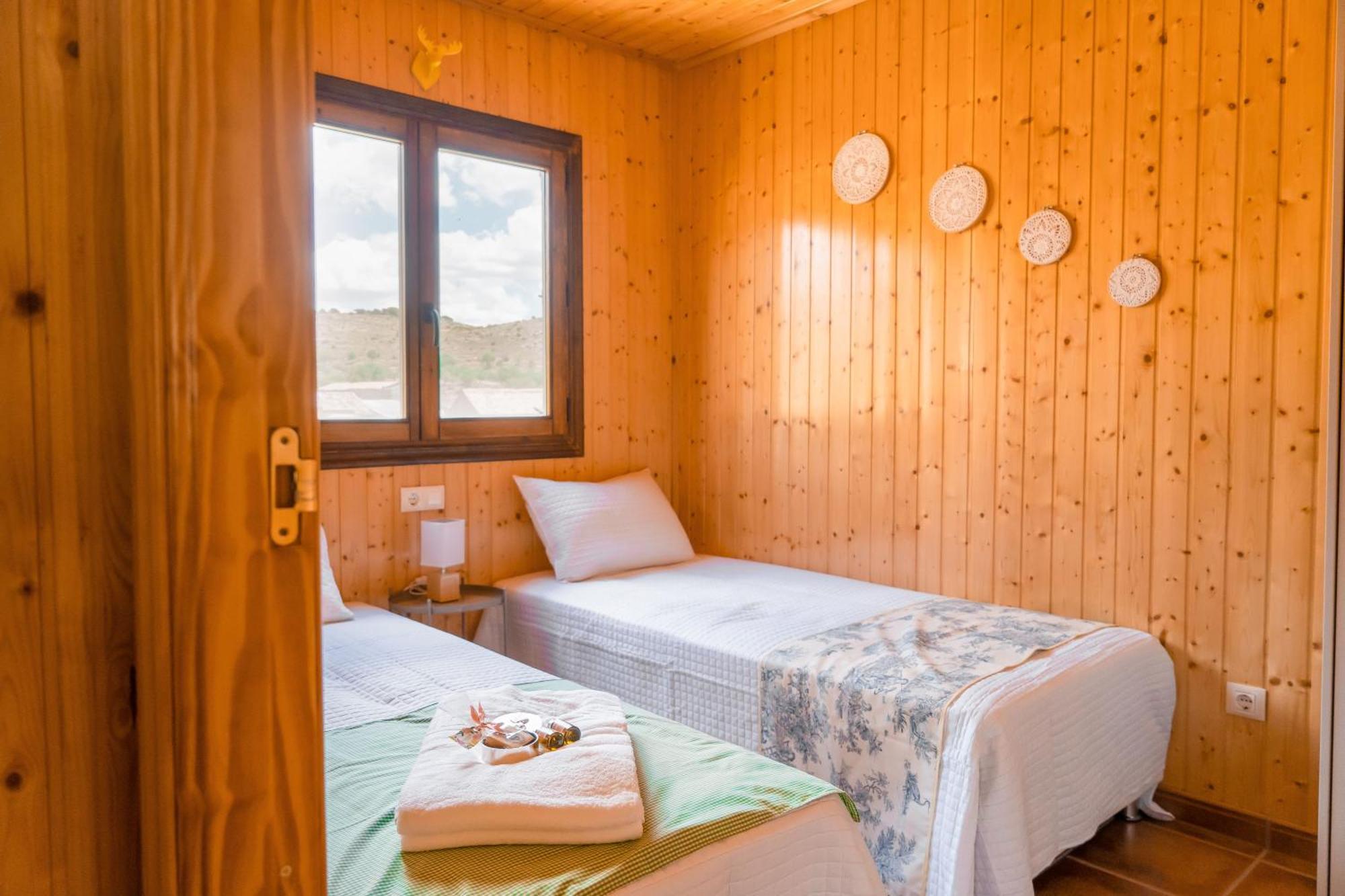 Aldea Los Odres - Cabanas De Madera De 1ª Con Piscina Privada Y Bbq En La Puerta Moratalla  Værelse billede