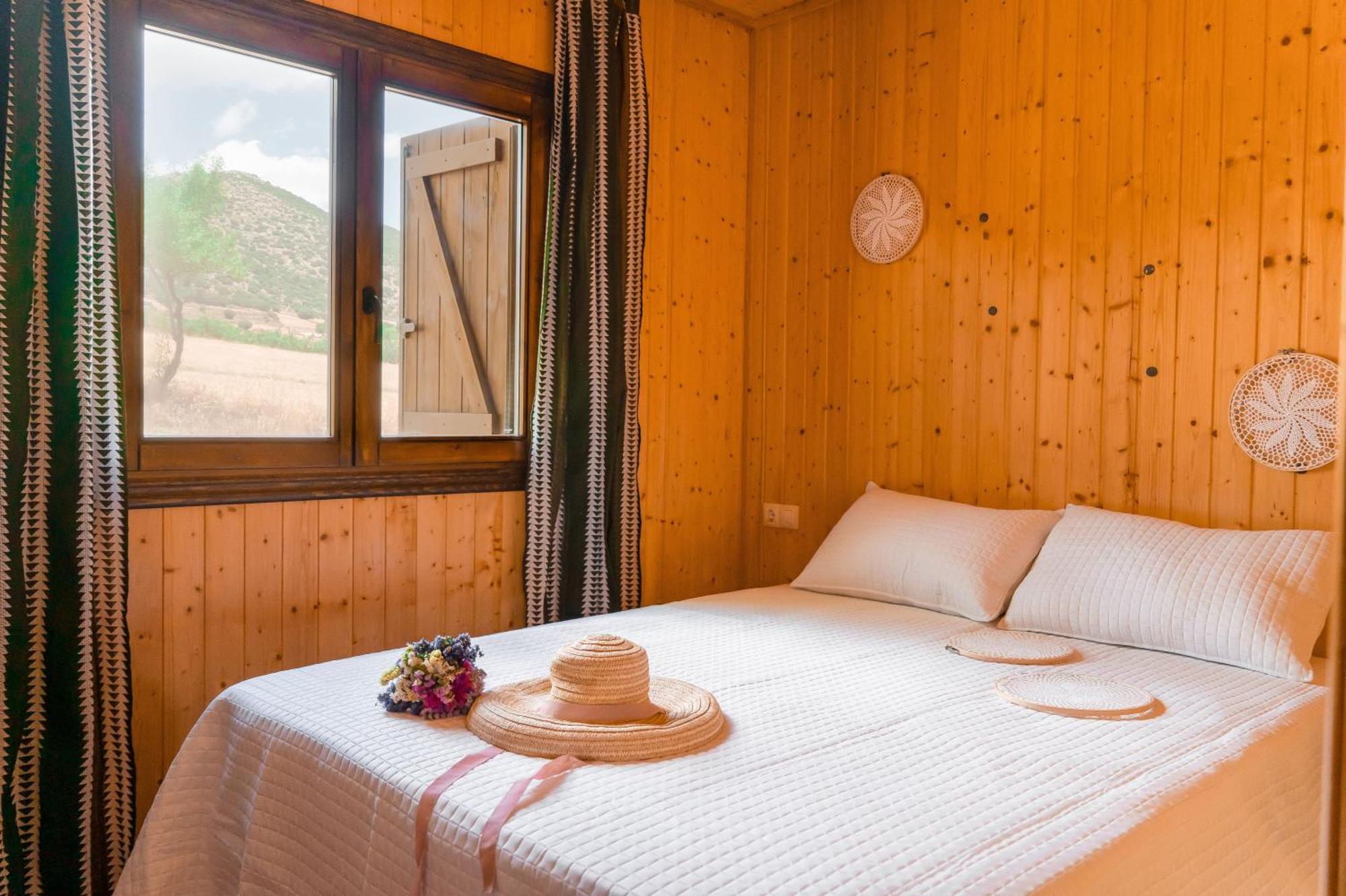 Aldea Los Odres - Cabanas De Madera De 1ª Con Piscina Privada Y Bbq En La Puerta Moratalla  Værelse billede